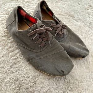 Tom’s shoes